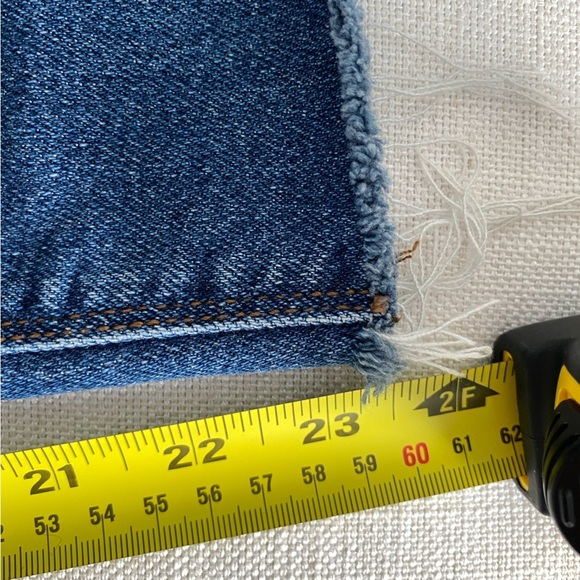 AMERICAN Eagle Distressed Raw Hem Medium Wash Mom Jean Size 00 23 1/2” - Picture 6 of 8